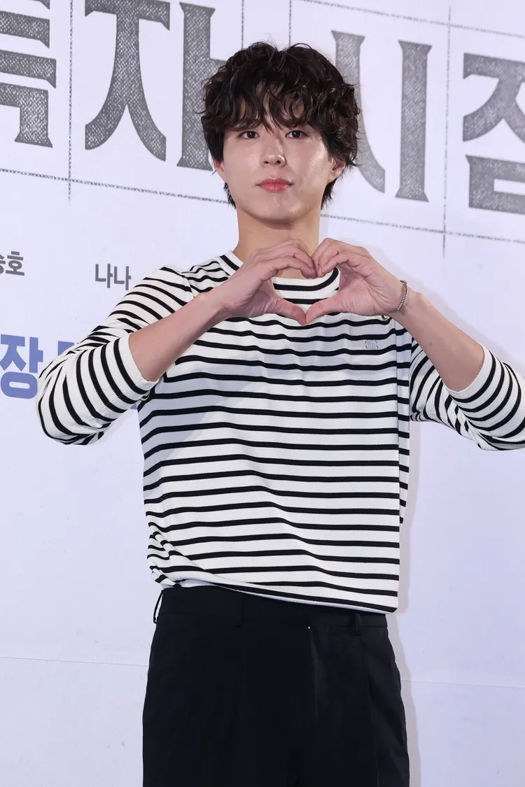 朴寶劍現身站台。翻攝日間體育