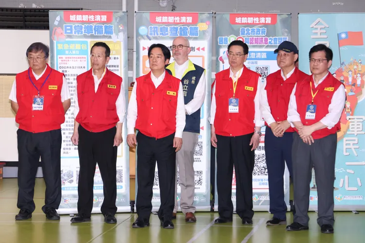 賴清德及多位中央官員在一旁聽蔣萬安致詞。莊宗達攝