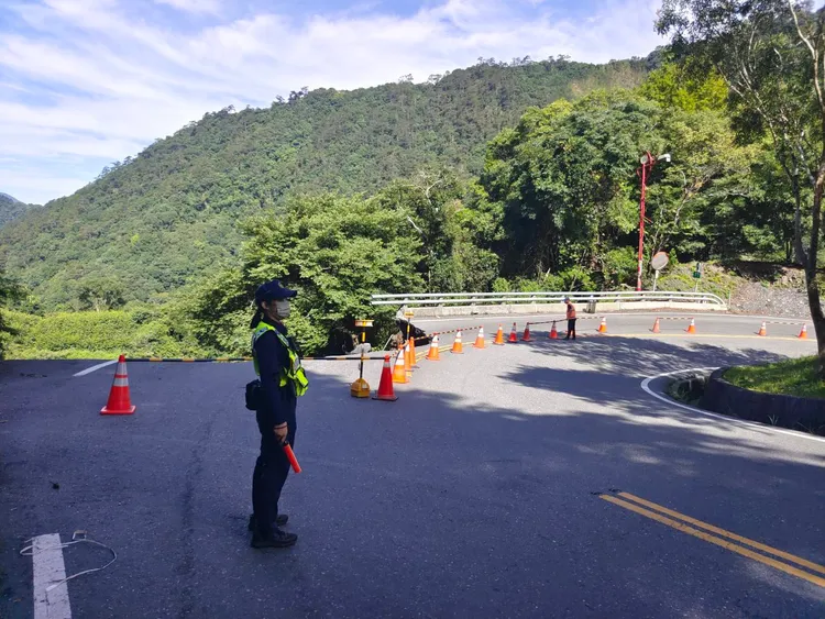 仁愛警分局在現場警戒。民眾提供