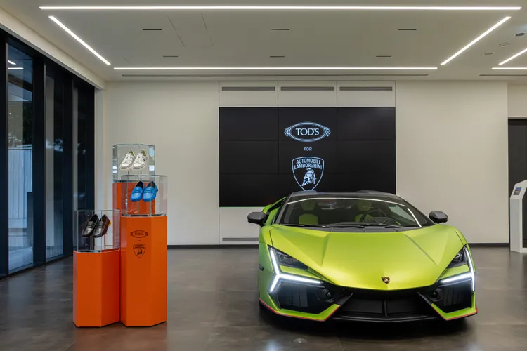 藍寶堅尼Taipei展示中心率先亮相合作鞋履系列。品牌提供