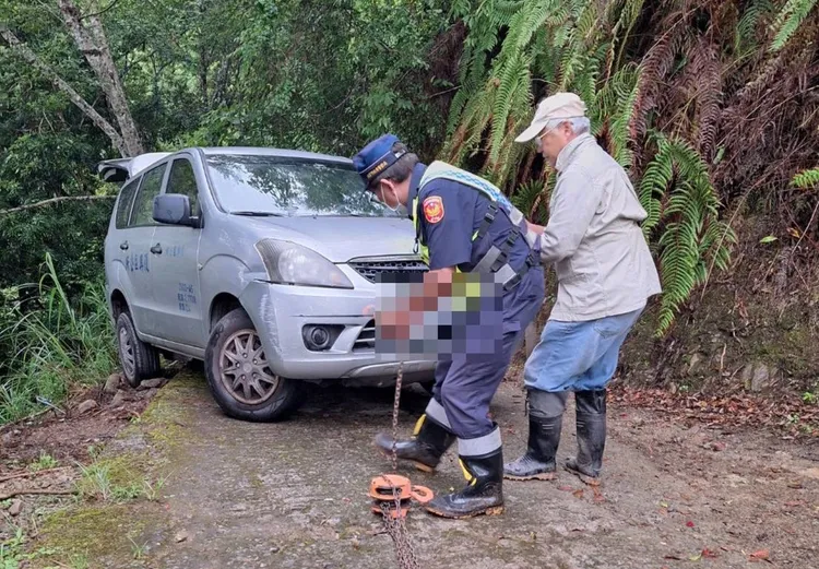 現場救援。大溪警分局提供