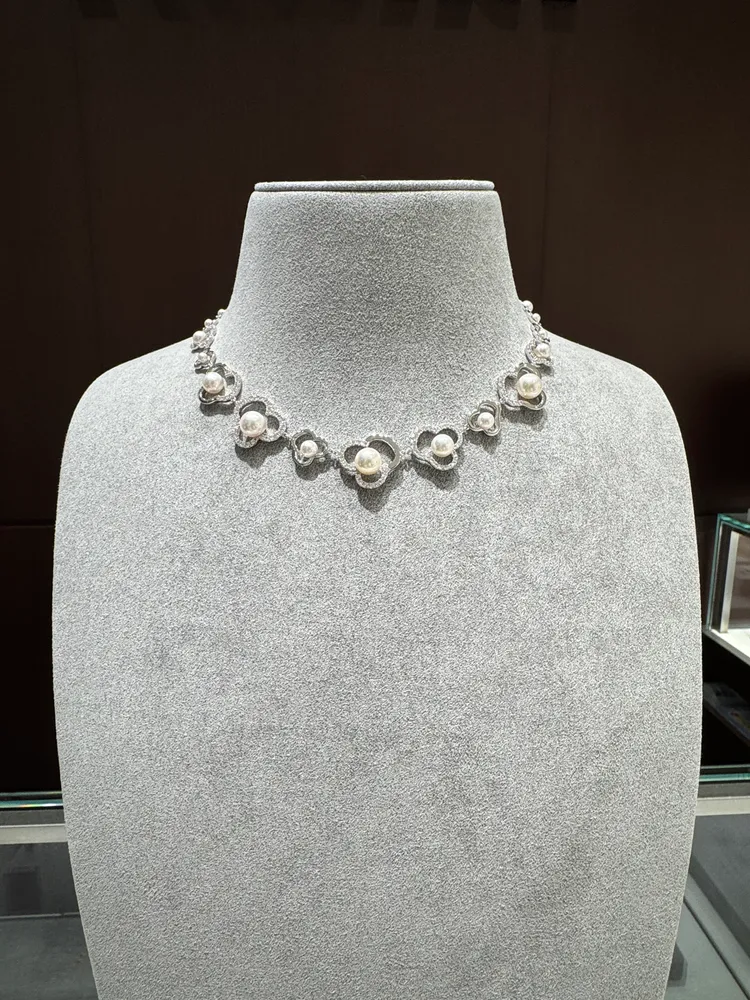 TASAKI chants diamonds pave系列項鍊，18K白金、阿古屋珍珠3.5-8.0mm、鑽石1.70克拉，138萬元。張家玲攝