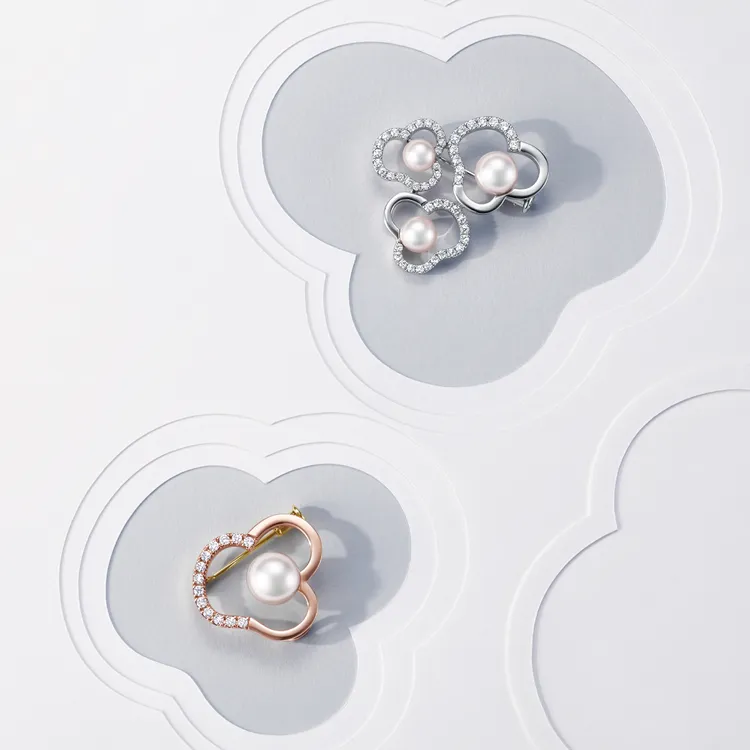 TASAKI chants signature胸針（下）12萬5000元、chants鑽石胸針（上）28萬8000元。品牌提供