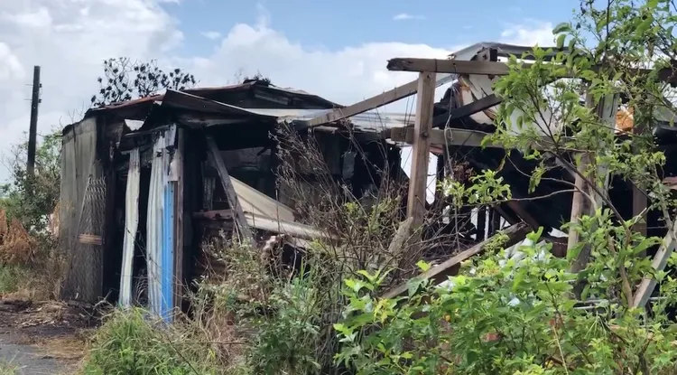 吳婦住處慘遭燒毀，消防局人員隔天拿著住警器上門宣導，讓人傻眼。民眾提供