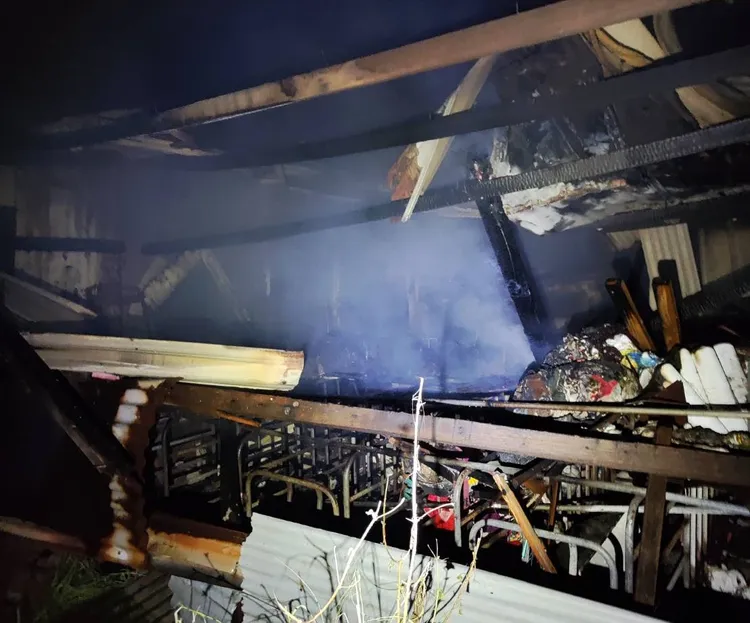 台南七股一處魚塭旁民宅12日晚間火警，88歲吳姓老婦人逃生不及葬身火窟。民眾提供