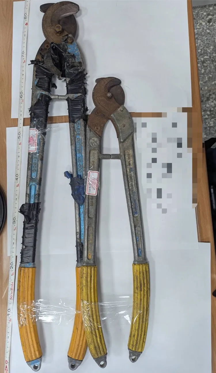 電信業者外包維修人員趁機竊取電纜。翻攝畫面