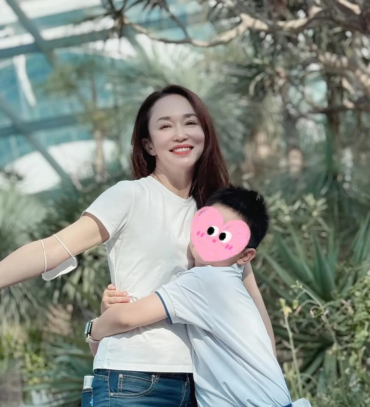 李铭顺儿子Zed很黏妈妈。翻摄自李铭顺IG