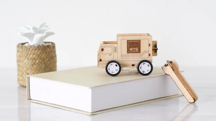 小小店長作品-磁力小車車。業者提供