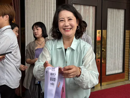 韓國瑜合體藍委議場前反罷!吳思瑤轟「議事不中立」:在拍畢業照?