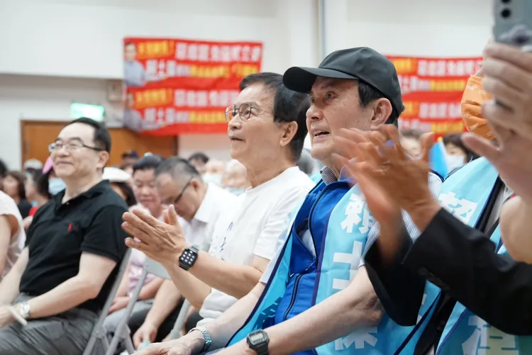 國民黨立委賴士葆、前總統馬英九。邱筠媜攝