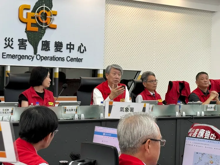 為因應災情發展，水災中央災害應變中心今二級開設，經濟部長郭智輝擔任指揮官。經濟部提供