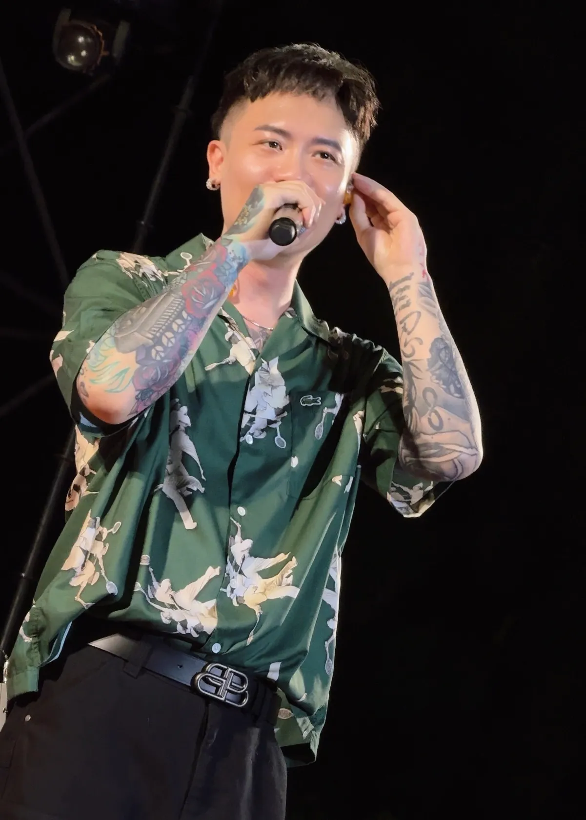 萧秉治靠音乐传递真挚情感,给妈妈的道歉歌,造福广大粉丝。相信音乐提供