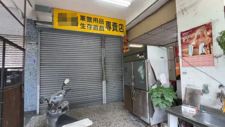 王家在豐原市三民路開軍警用品店，1家5口2日被發現陳屍在2樓。民眾提供