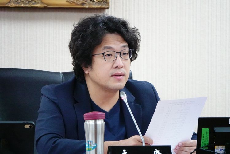 沈伯洋慟別母親！曝她過世前最後line問起「這件事」催淚5萬人