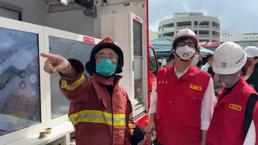 電池廠仍有爆炸風險!陳其邁坐鎮火場 勒令全面停工