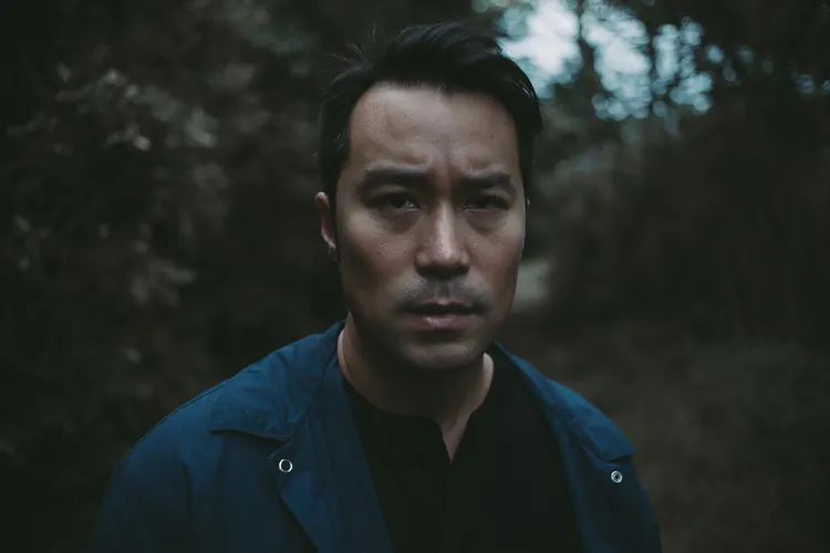 張孝全飾演外表堅毅、內心糾結的丈夫「諭明」。風起娛樂提供