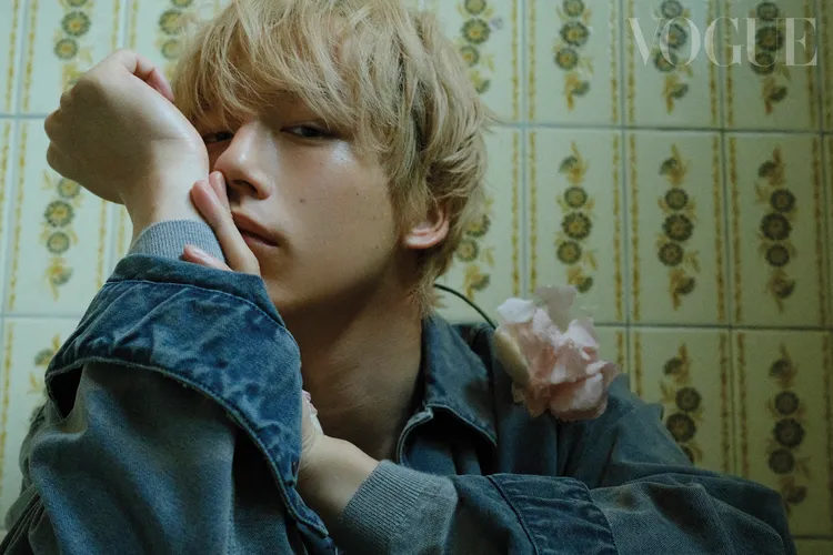 坂口健太郎拍攝《VOGUE TAIWAN》封面。《VOGUE TAIWAN》提供