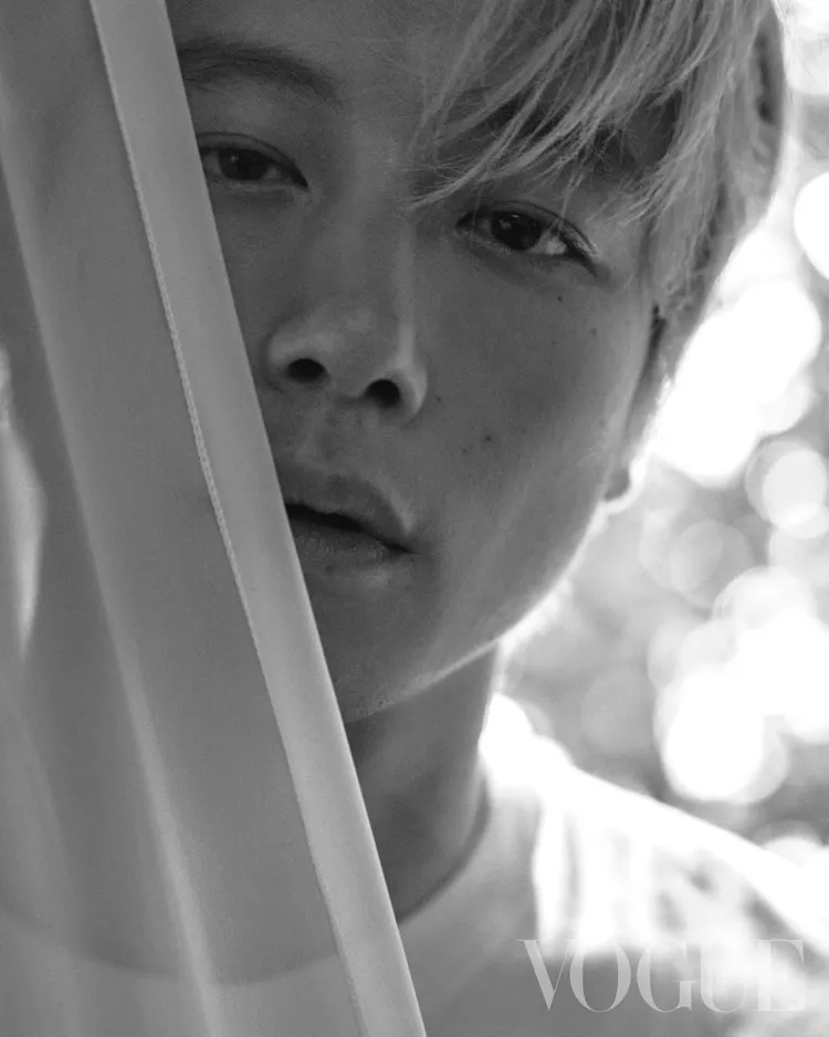 坂口健太郎拍攝《VOGUE TAIWAN》封面。《VOGUE TAIWAN》提供