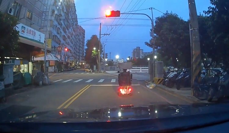 急見過世姊姊最後一面...心神不寧！豐原男騎電動代步車迷途到南區