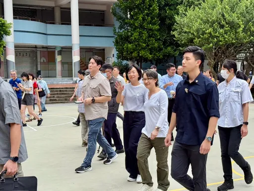 蕭美琴投票了!一下車糗問蘇巧慧「這句」 全場爆笑