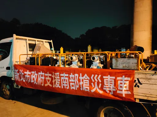 同岛一心!中南部豪大雨淹水成灾 侯友宜下令出动人力携机具驰援