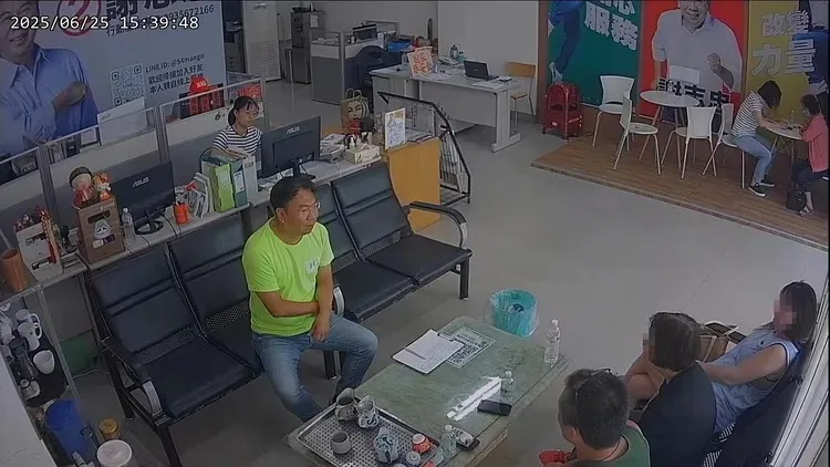 王姓夫婦6月25日帶著大女兒向市議員謝志忠陳情投資黃金遭詐騙，未料後來一家五口走上絕路。謝志忠提供