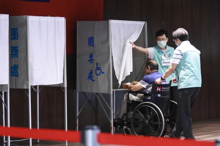 立法院內政委員會考察「台北市中山區7月26日罷免投開票所規劃」。彭欣偉攝