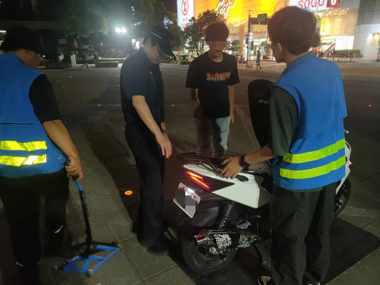 中壢警方取締改裝車。中壢警分局提供