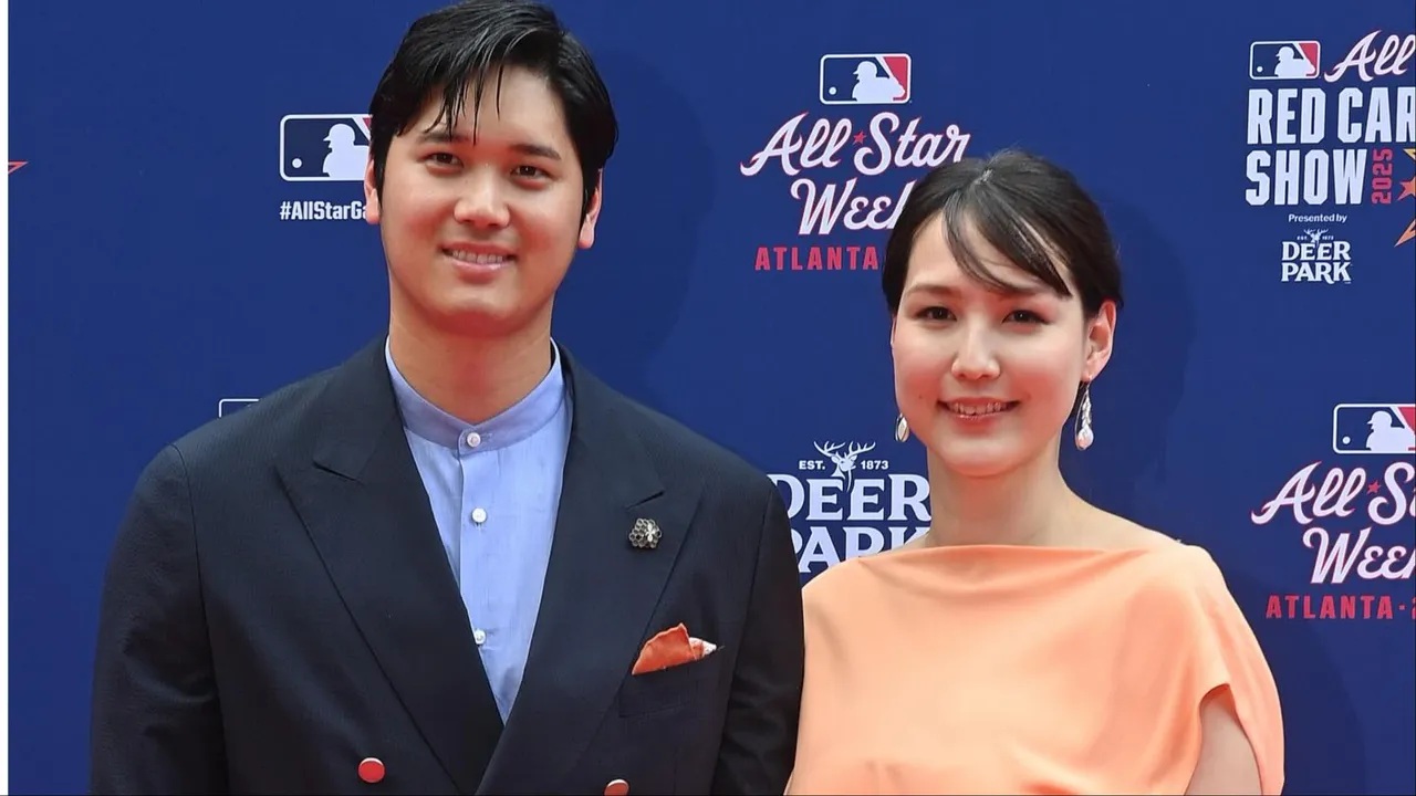 大谷翔平（左）再度牽手老婆田中真美子（右）走上MLB全明星賽紅毯。品牌提供
