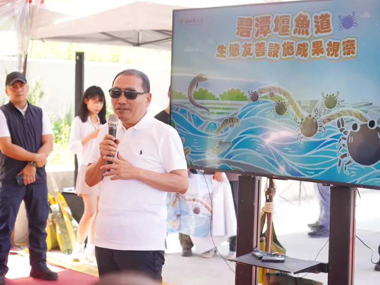 市長侯友宜視察表示未來的碧潭不僅風景優美，更要成為生態水樂園。水利局提供