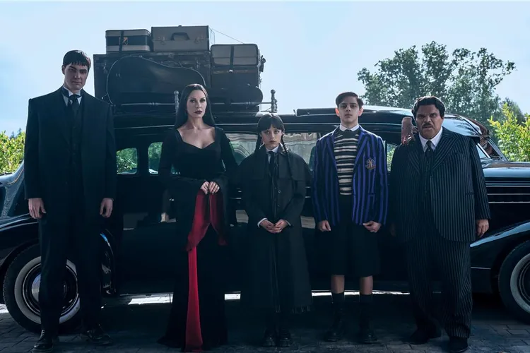 《星期三》第2季將與朋友與家人產生更深連結。Netflix提供