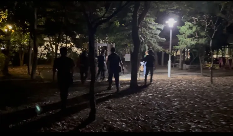 永康這處小公園內，就被陳男挖了6個洞藏毒。民眾提供