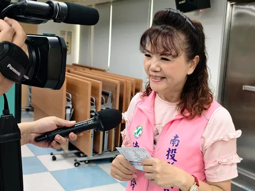 罷免案未過興奮高歌　陳玉鈴喊話鄉親：沉住氣打共匪