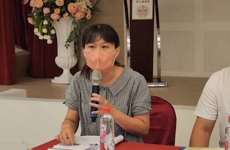 彰化縣政府教育處人員列席說明。民眾提供