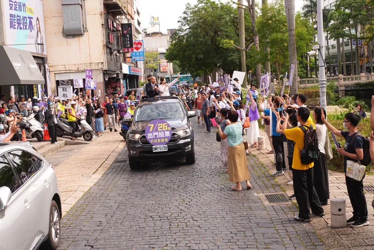 立法院韓國瑜與停職中的新竹市長高虹安，22日在新竹市車掃反罷免。讀者提供