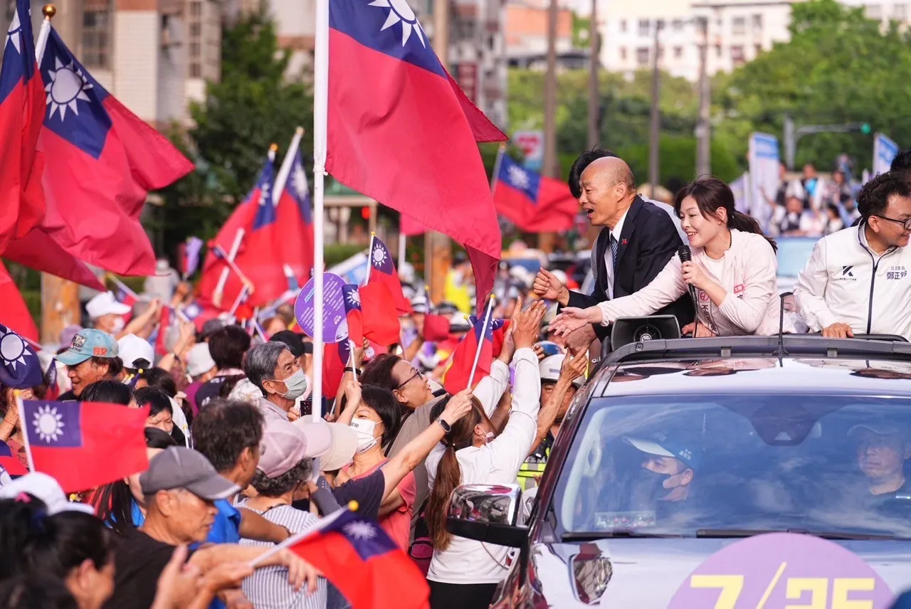 立法院韩国瑜与停职中的新竹市长高虹安,22日在新竹市车扫反罢免。读者提供