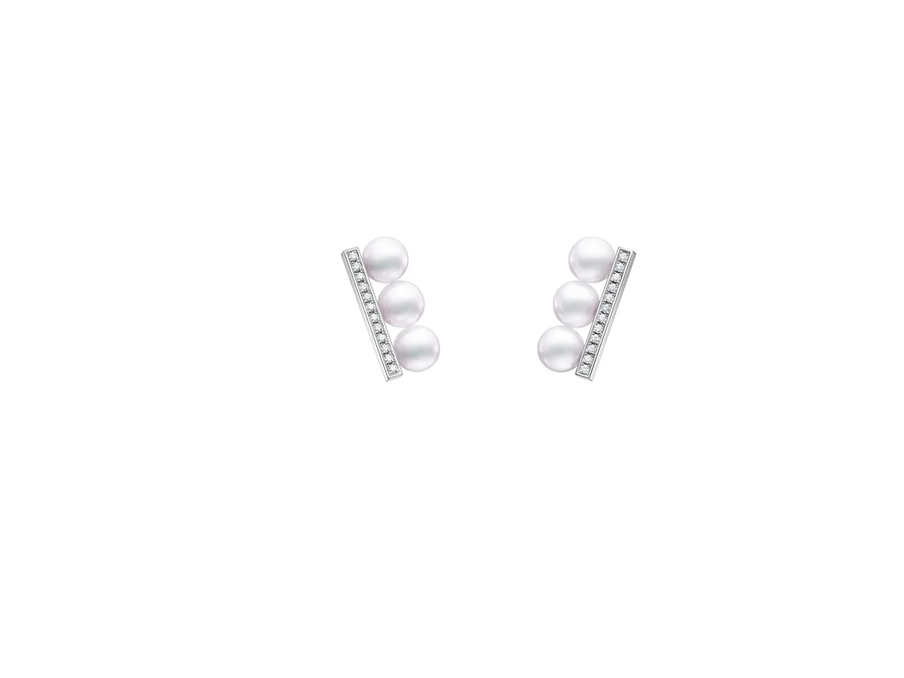 TASAKI balance neo耳環,18K白金鑲鑽&阿古屋珍珠,20萬1000元。品牌提供