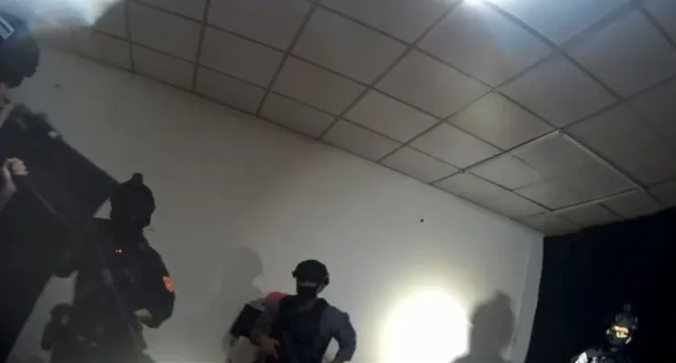 翁男被擄到土城一處民宅。警方提供