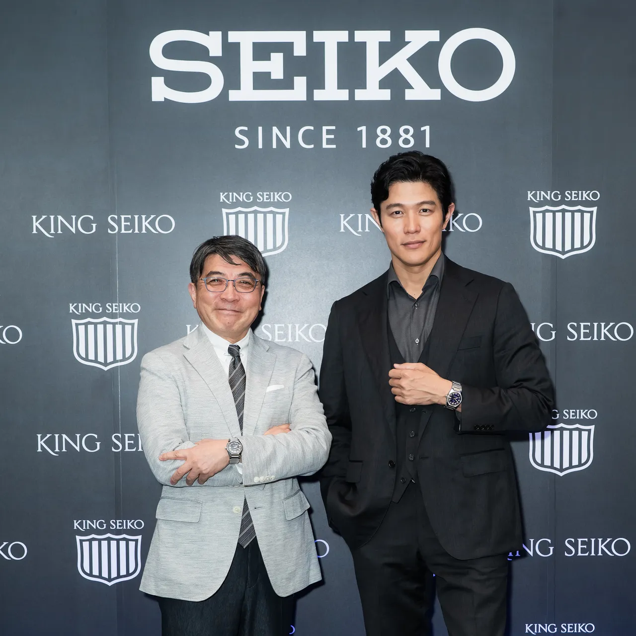 Seiko社長內藤昭男先生(左)、鈴木亮平先生(右)一同出席泰國全球發布記者會。品牌提供