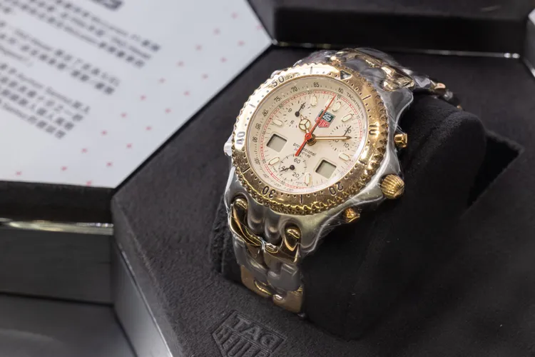 泰格豪雅榮耀回歸F1傳承特展。品牌提供