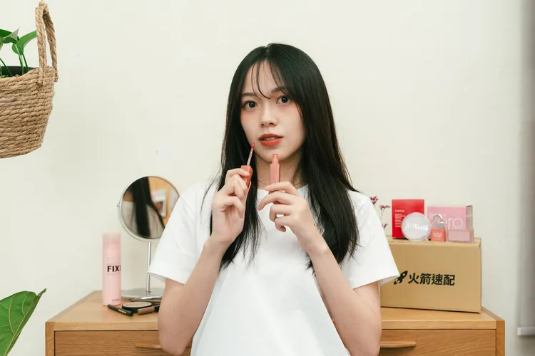 韓系彩妝受到年輕族群喜愛，Coupang酷澎以火箭速配快速將美麗自信送到顧客手裡。