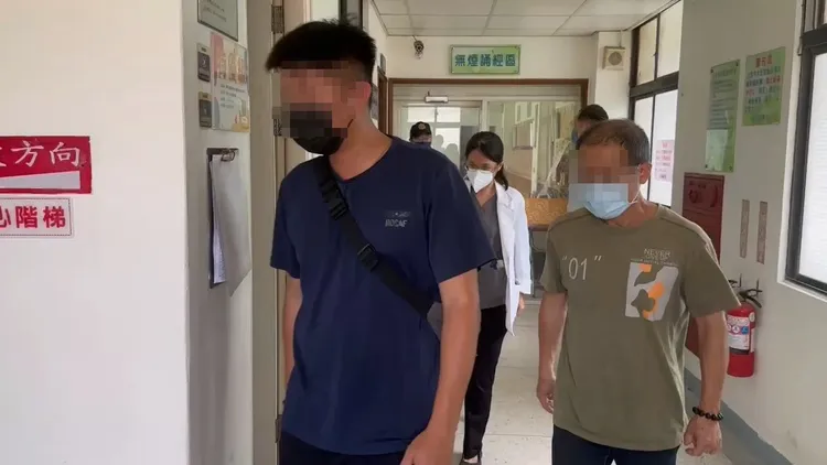 王家二女兒在空軍服役的丈夫，昨天悲痛認屍。資料照片