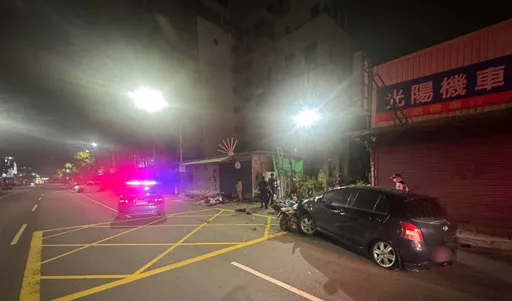 自小客擦撞路邊6機車!一吹氣酒測就洩底 駕駛這下慘了