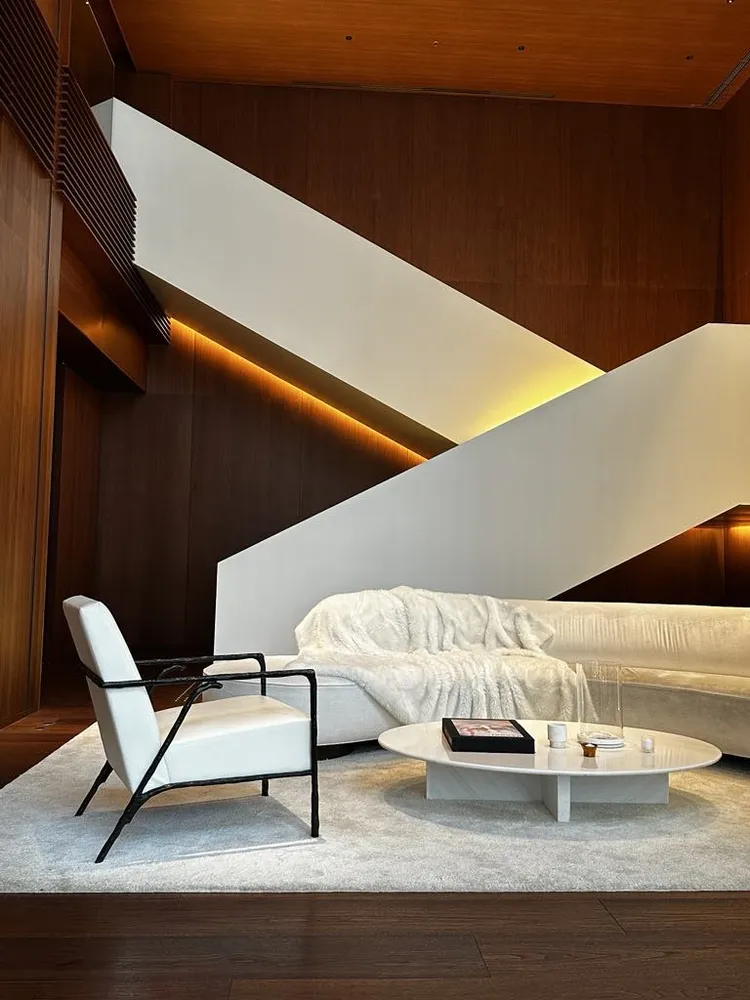 入住由建築大師隈研吾精心設計，2024年全新開幕的五星級「東京銀座艾迪遜飯店」。業者提供