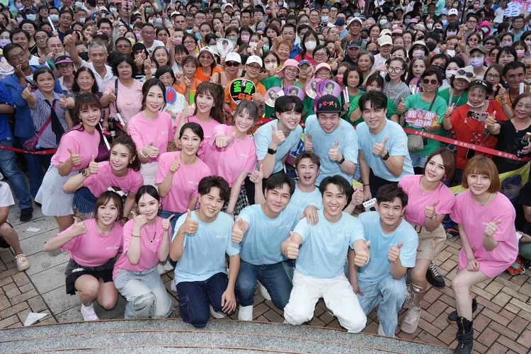 《綜藝一級棒》高雄見面會，現場擠爆上千粉絲。中視提供