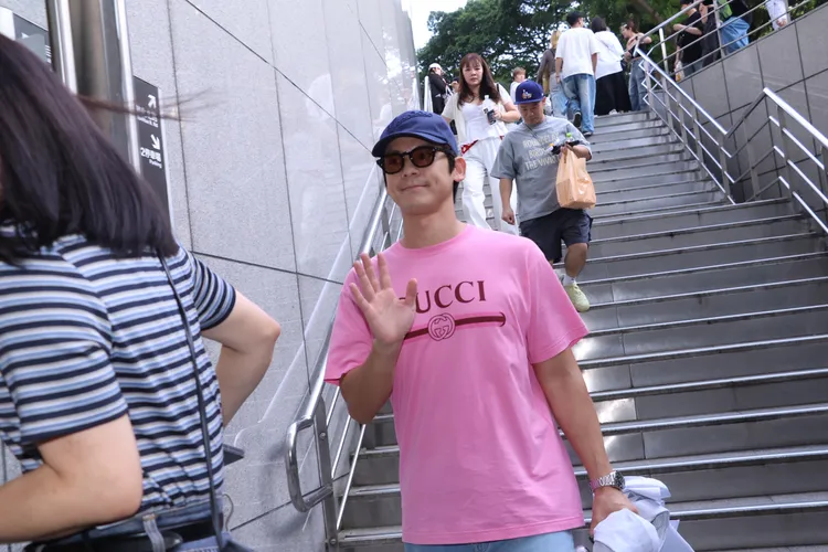 林柏宏對鏡頭打招呼。讀者提供