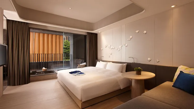 礁溪晶泉雅緻客房住宿套券，每套2張僅9998元，平均每張不到5000元。晶泉丰旅提供