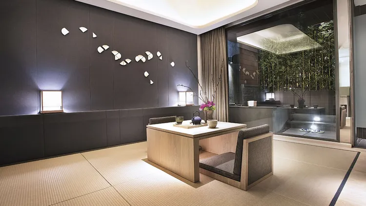 礁溪晶泉泉茗客房湯屋券1999元，雙人泡湯120分鐘，週一至週四使用再送LE BORN洗沐組。晶泉丰旅提供