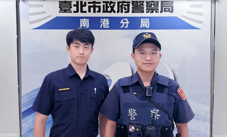 玉成派出所處理警員黃啟安（左）、楊智凱（右）。翻攝畫面