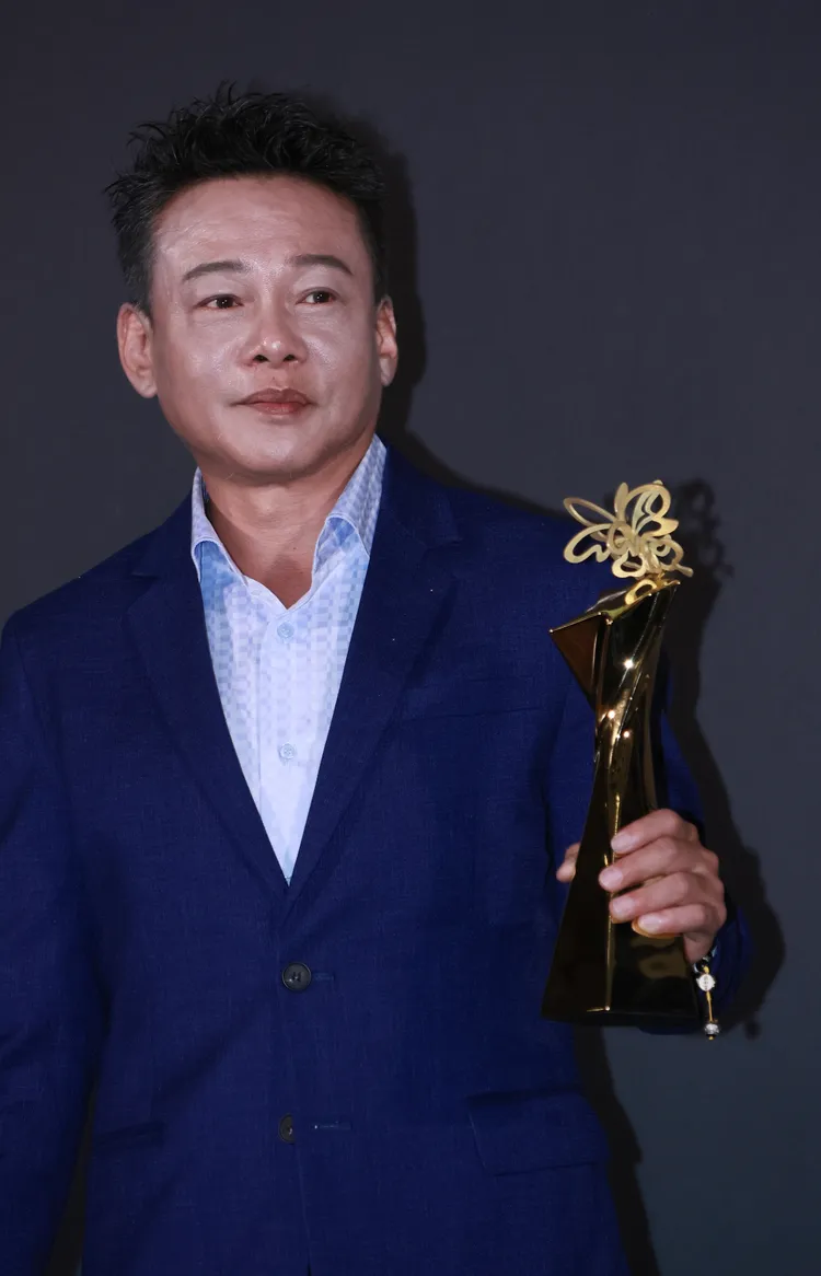 李康生自嘲臥薪嘗膽才握到獎座。彭欣偉攝影